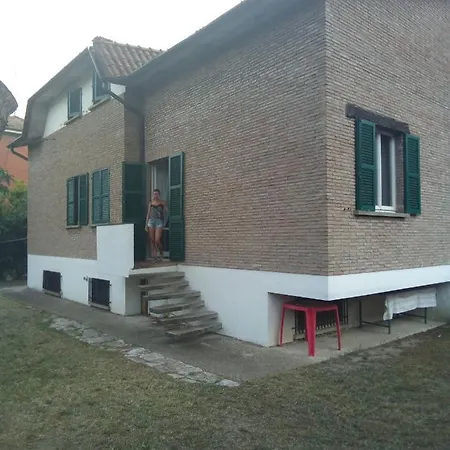 AFFITTACAMERE VILLA SOFIA accanto Ospedale con ampio giardino-3